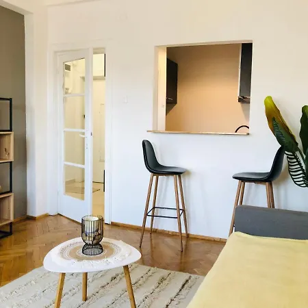 Lovely * Βουκουρέστι